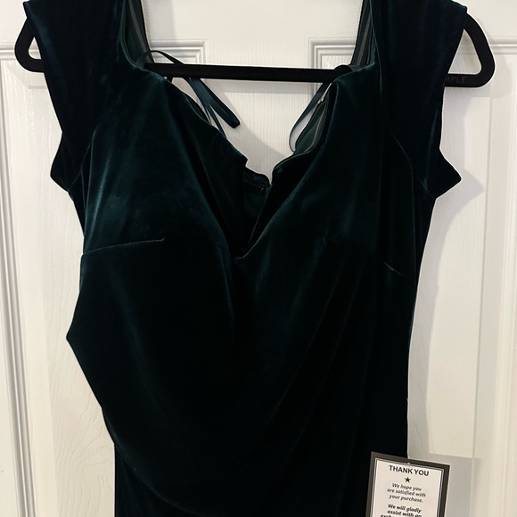 NWT Xscape Womens Velvet Off-The-Shoulder Ball Gown in Hunter Green - Picture 2 of 7